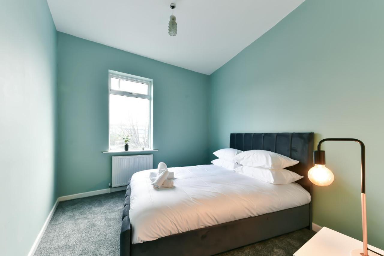 4 Bedroom, 2 Bathroom House - Free Parking Pontefract Exterior photo