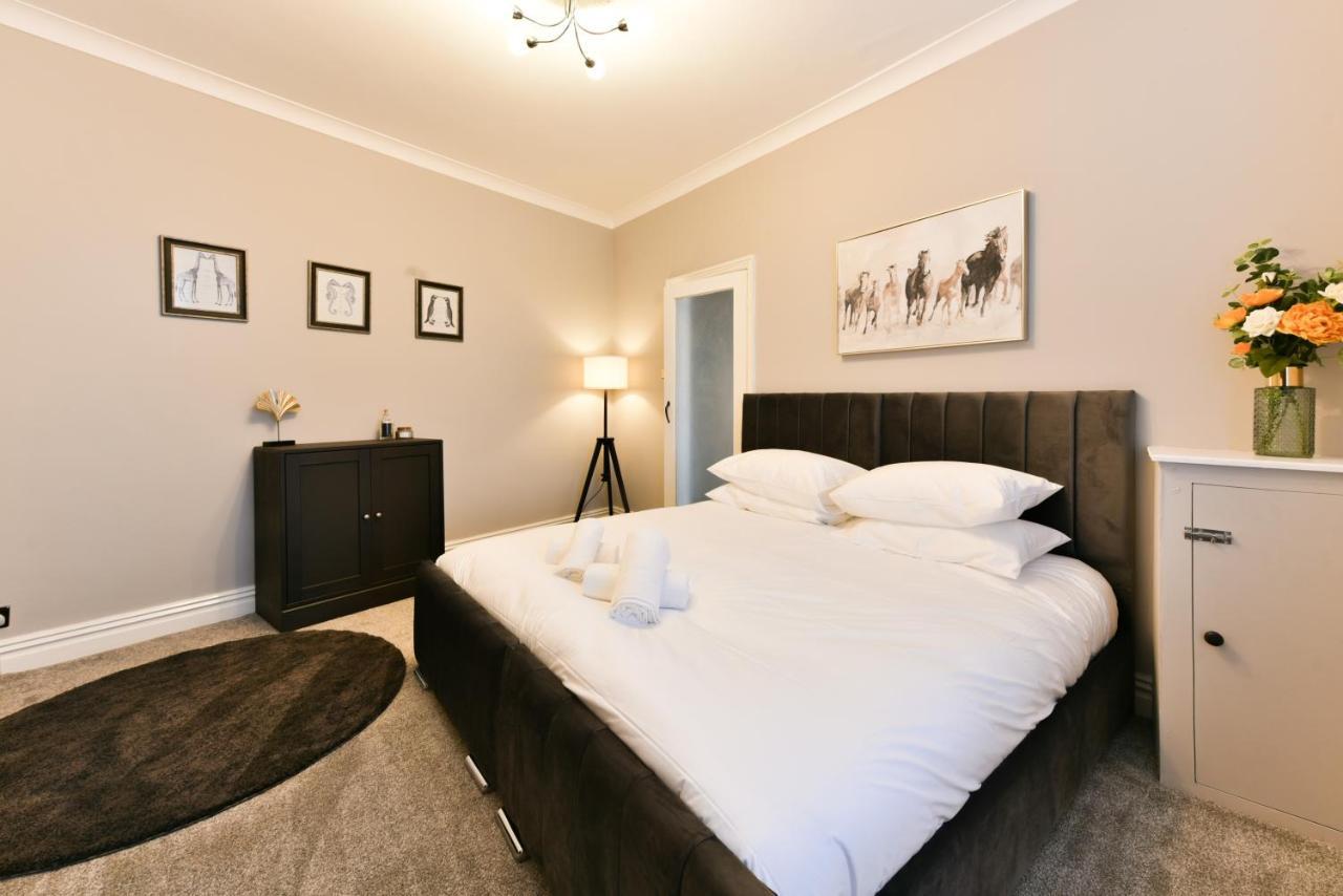 4 Bedroom, 2 Bathroom House - Free Parking Pontefract Exterior photo
